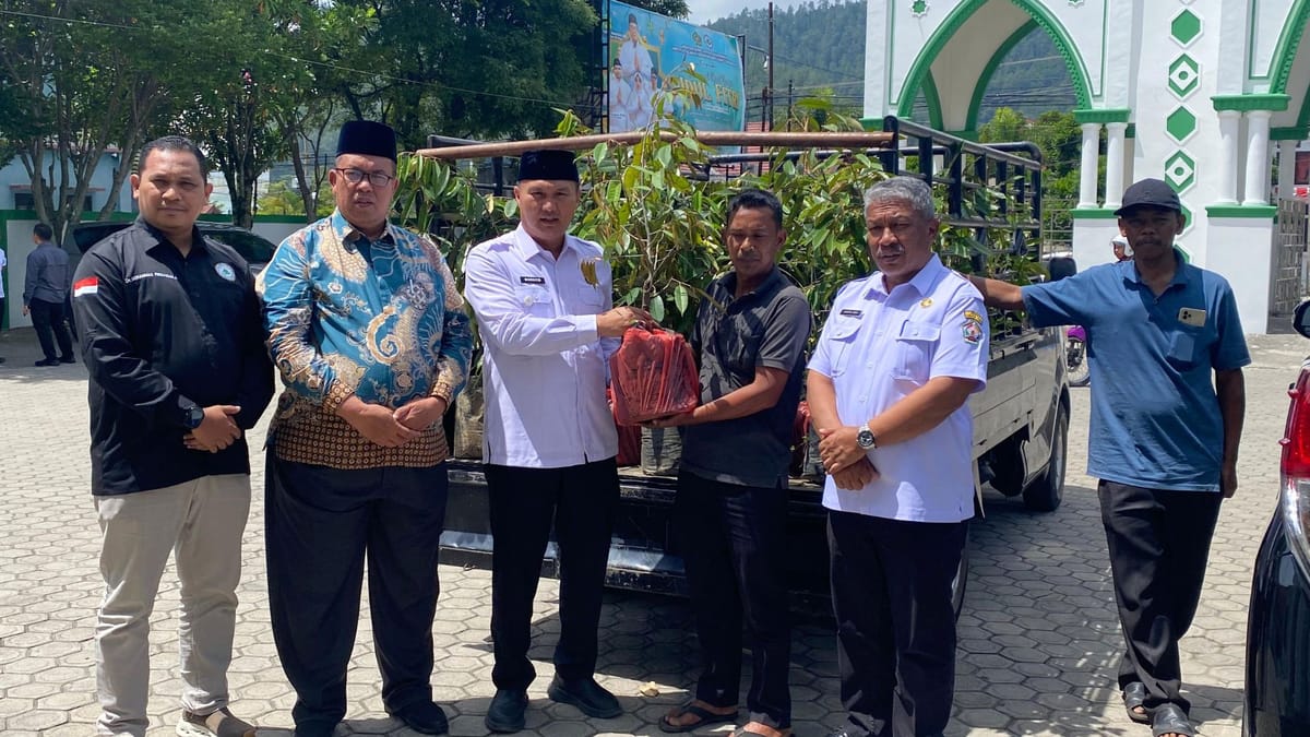 IAIN Takengon Salurkan Wakaf Produktif Durian Unggul di Pantan Nangka, Targetkan Jadi Sentra Baru di Aceh Tengah