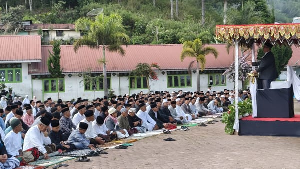 Khutbah Idul Fitri di Hakim Bale Bujang, Rektor IAIN Takengon Ajak Jamaah Jaga Nilai-Nilai Ramadhan