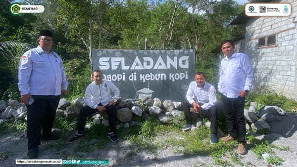 Ngopi di Kebun Kopi, Konsep Seladang Cafe yang Memikat Perhatian Rektor IAIN Takengon