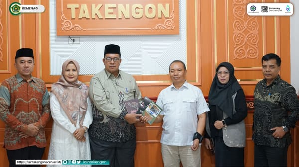 BRA Serahkan Hibah Buku Perdamaian Aceh kepada IAIN Takengon